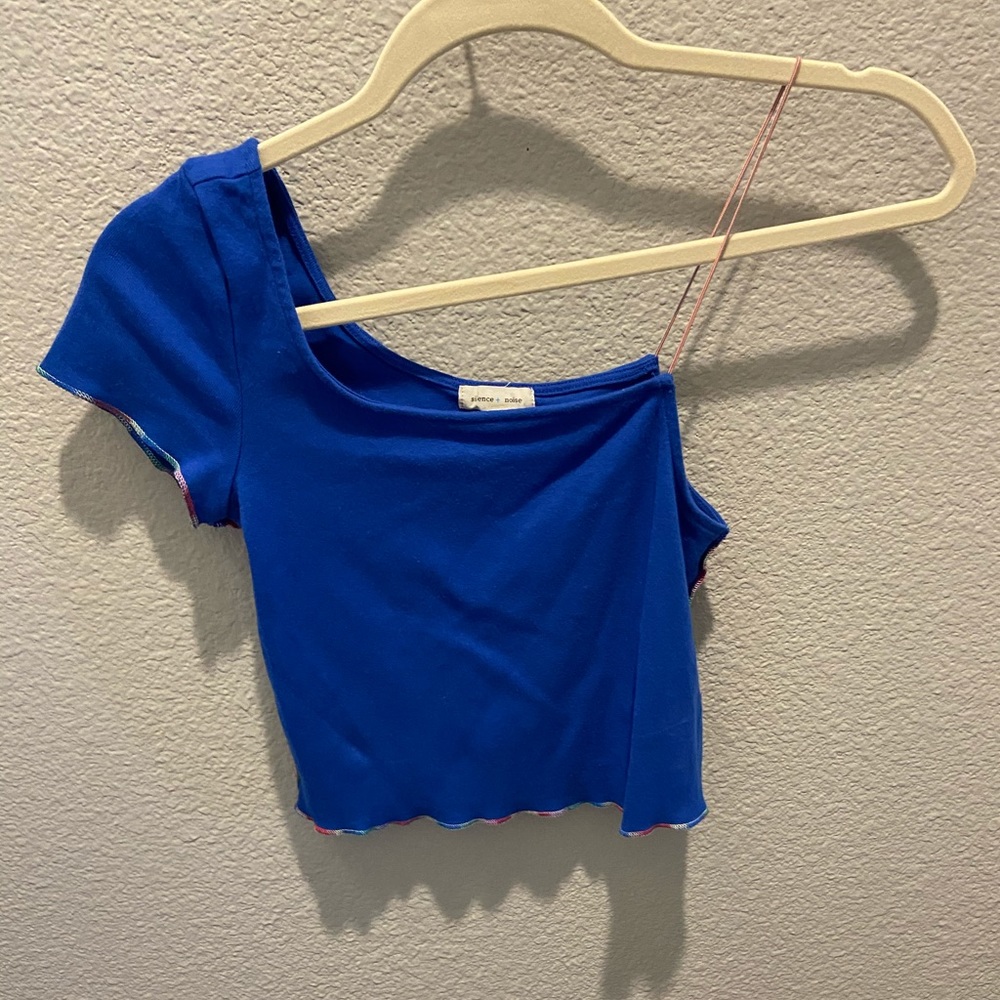 One shoulder crop top